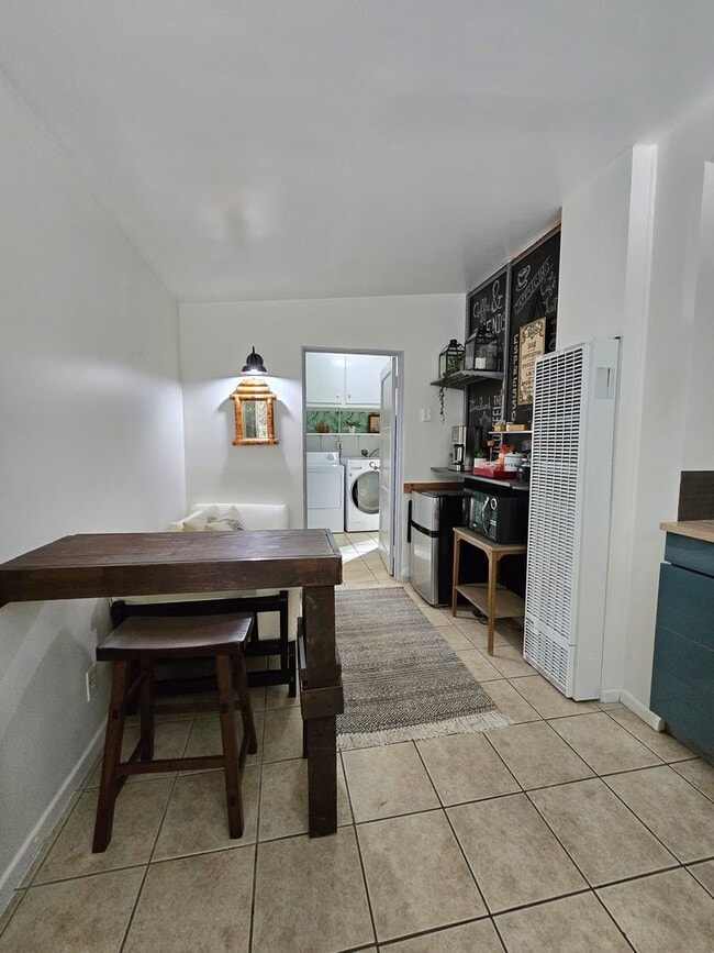 Building Photo - 5710 Vineland Ave