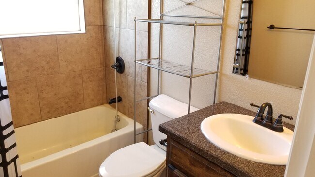 Building Photo - 117 Lockwood Dr