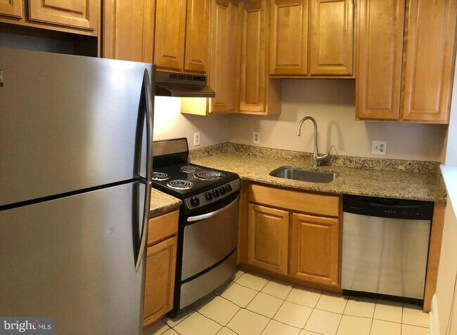 Building Photo - 1906 Fairmount Ave