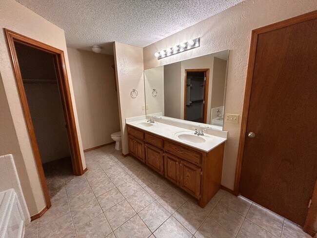 Building Photo - 533 NW 174th St