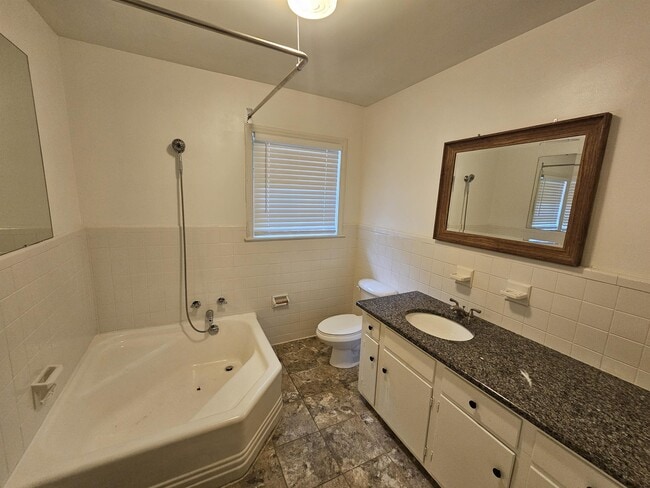 Building Photo - 7604 Shady Ln