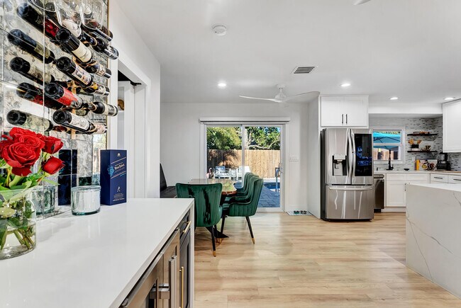 Building Photo - 707 W Boulevard Chatelaine