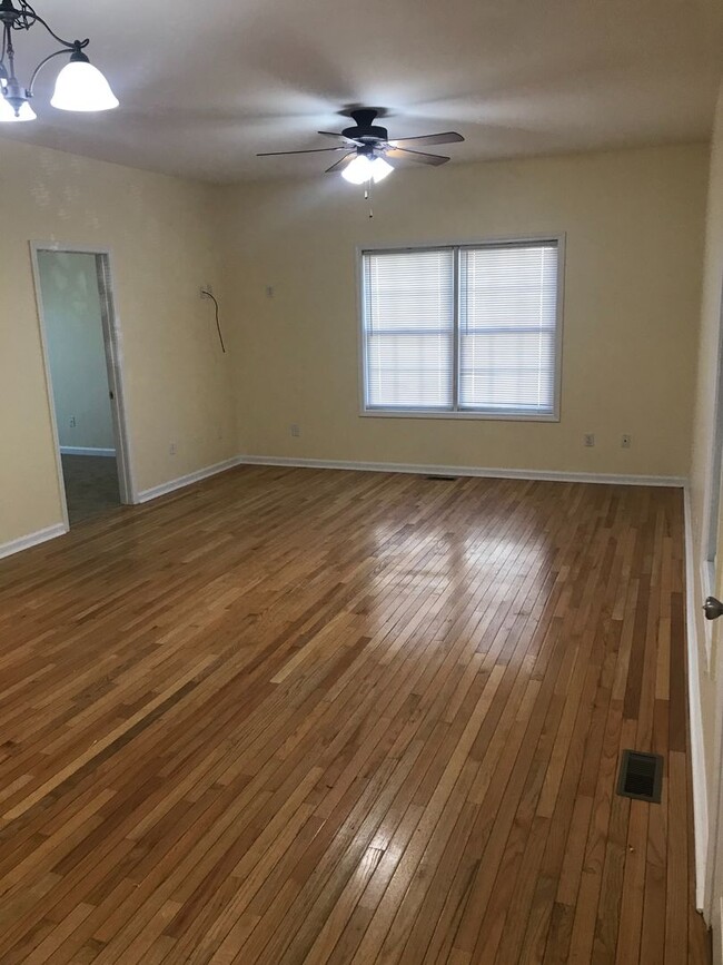 Building Photo - 14 Pepperbrush Tr