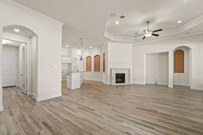 Building Photo - 9339 Fairfield Oaks Ln