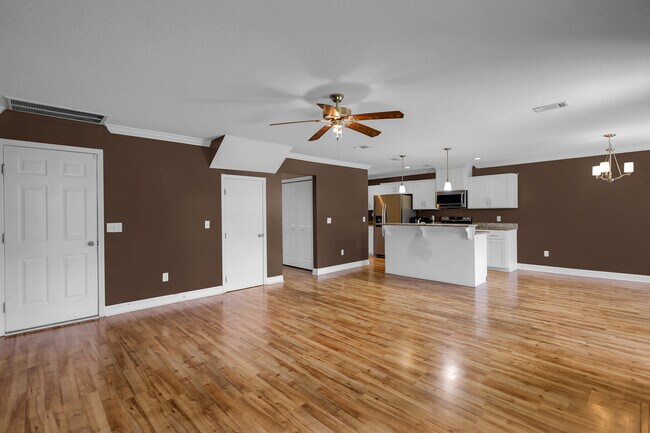 Building Photo - 721 Highgrove Ct