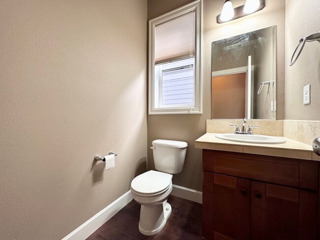 Building Photo - Modern 3 Bed/2.5 Bath with Double Car Garage Townhome in Sandy, OR!