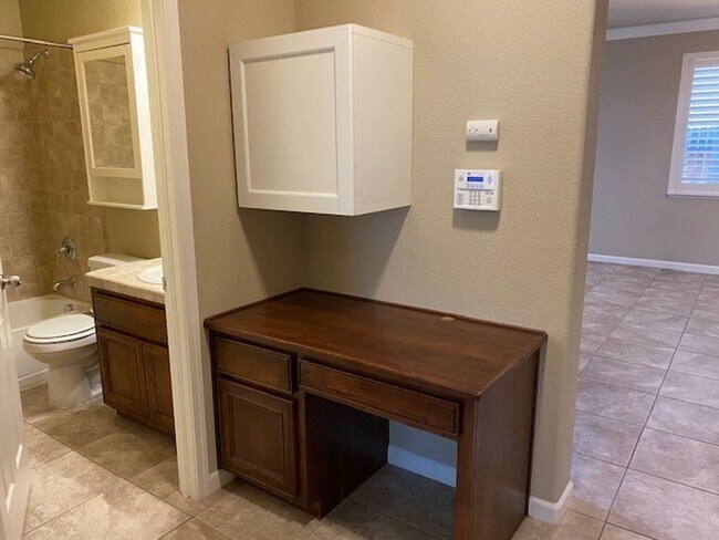 Building Photo - Home in Crocker Ranch gated community.