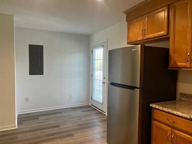 Building Photo - 723 Burks Hill Rd