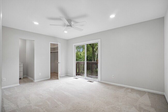 Building Photo - 5128 Cliffhaven Dr