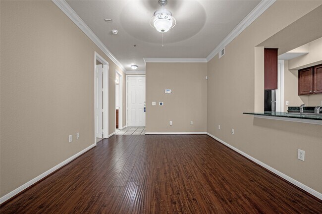 Building Photo - 7575 Kirby Dr