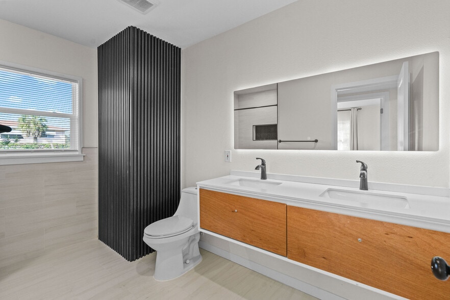 Building Photo - 1401 Drew St