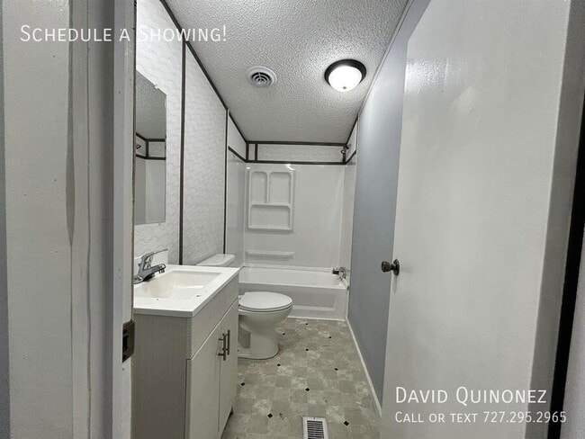 Building Photo - 4614 E Old Trail Rd