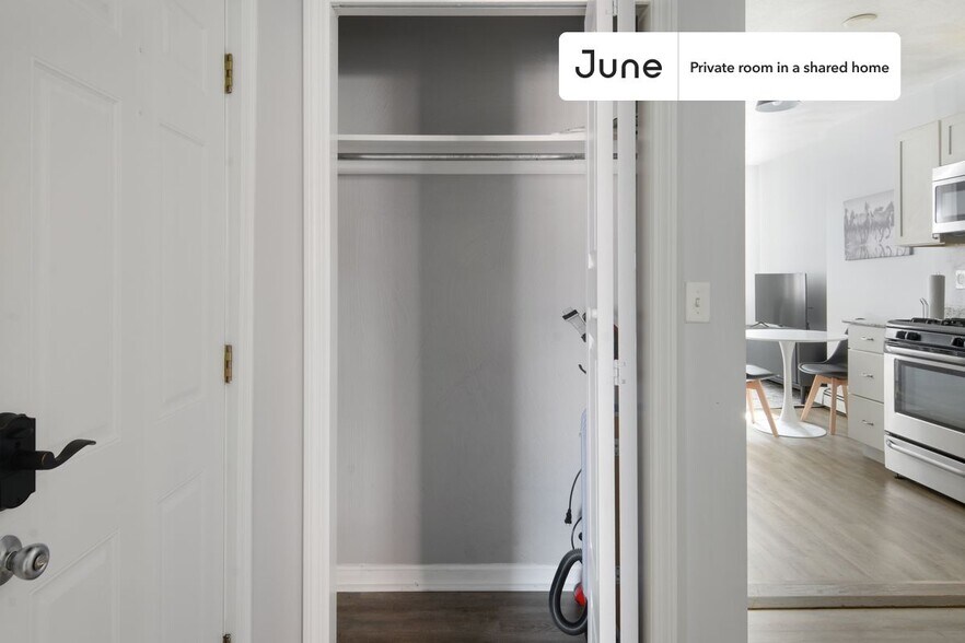 Building Photo - Room in Shared 3 bed/1 bath home