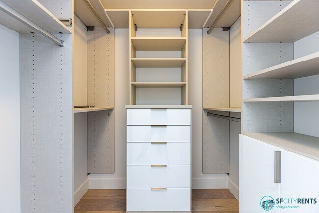 Building Photo - Rincon Hill: Bright & Spacious Condo w/ A/...