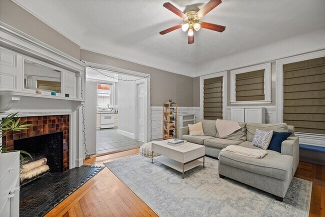 Building Photo - 259 Beacon St