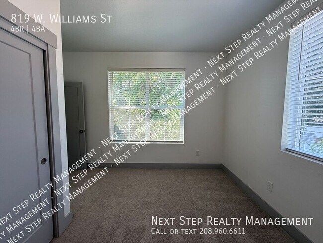 Building Photo - 819 W Williams St
