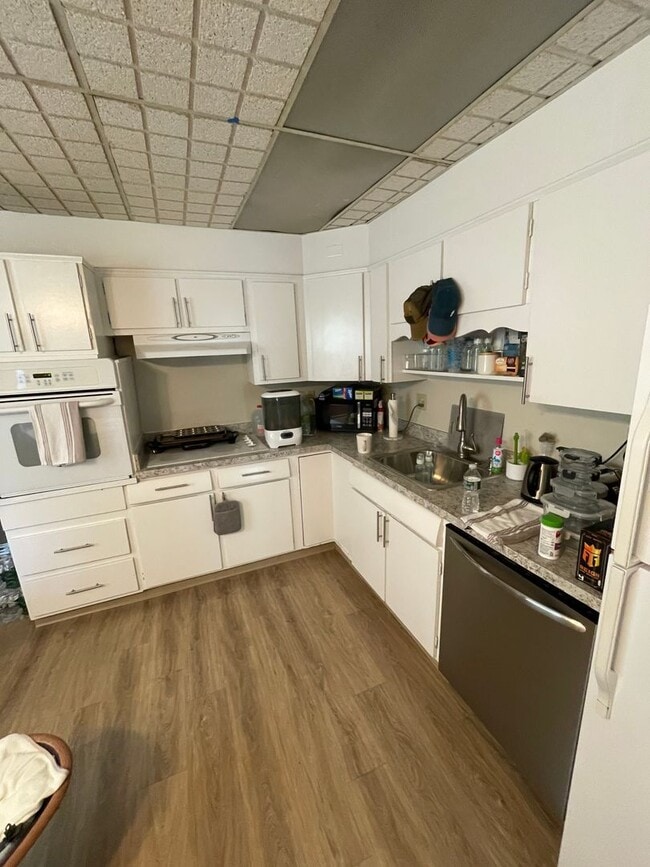 Building Photo - 642 N New St