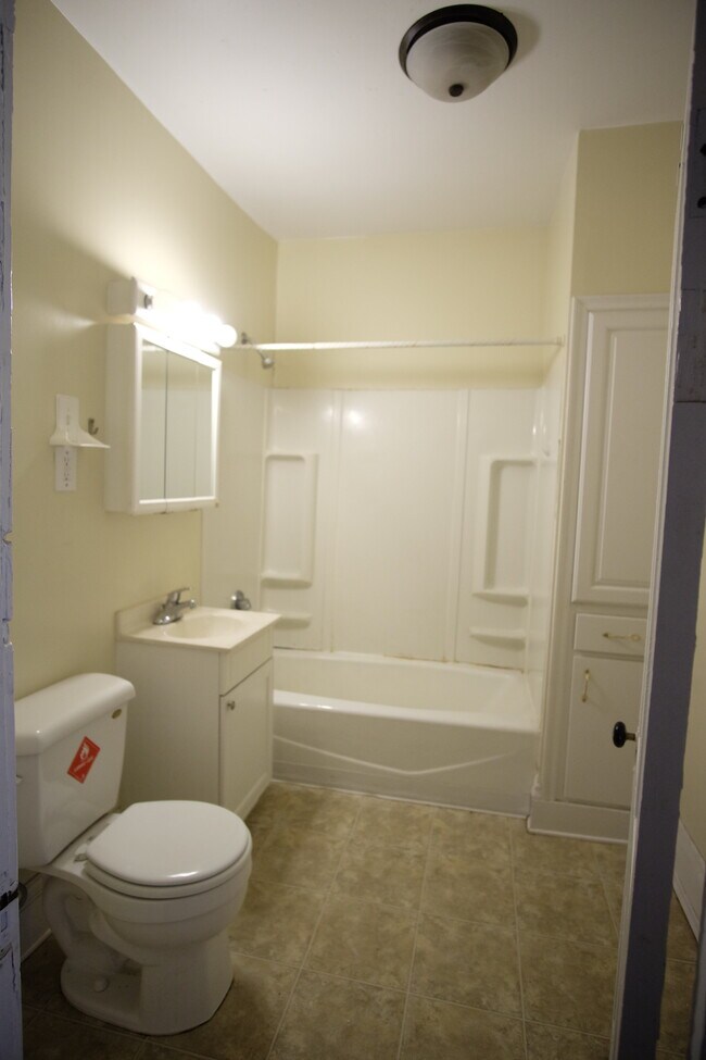 Building Photo - 2413 DuPont Ave S