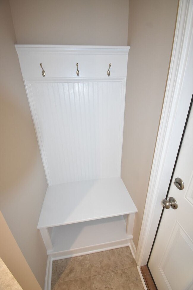 Building Photo - 4 Bedrooms and 2.5 Baths- PET CONSIDERED!