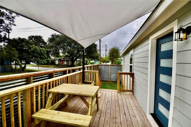 Building Photo - 321 E 35th St