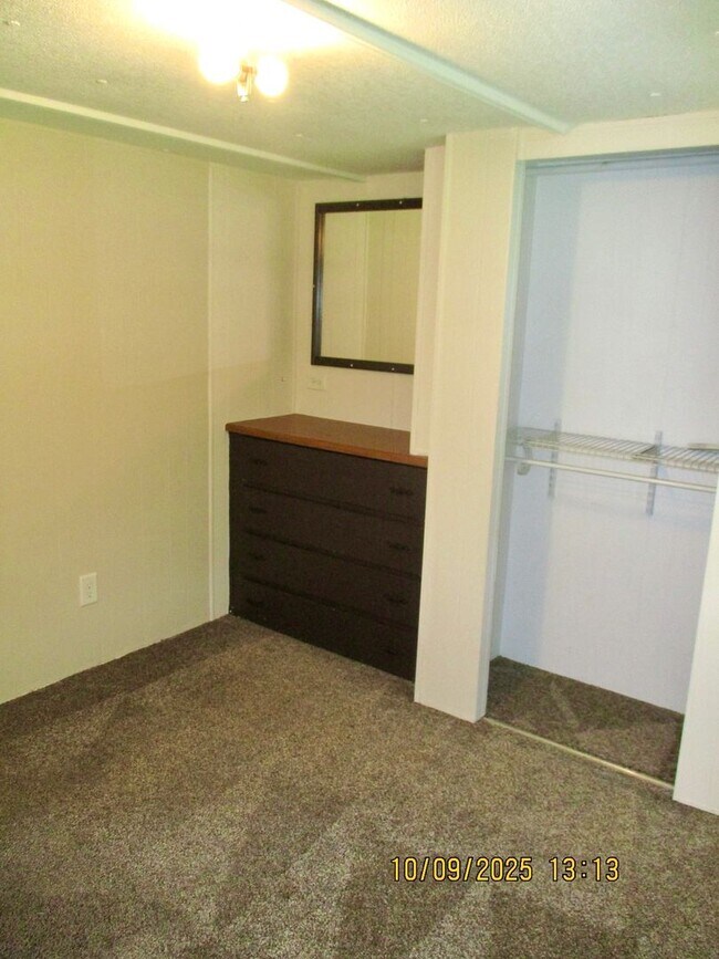 Building Photo - Welcome to this inviting 2-bedroom, 1-bath...