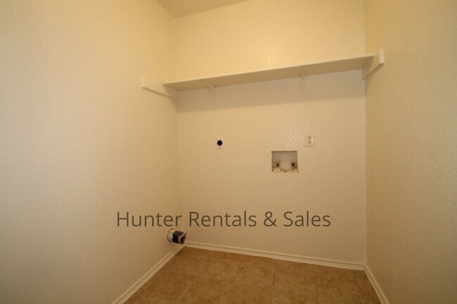 Building Photo - Perfect Two Bedroom