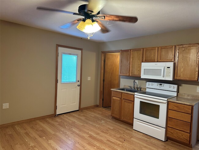 Building Photo - 2318 Manvel Rd