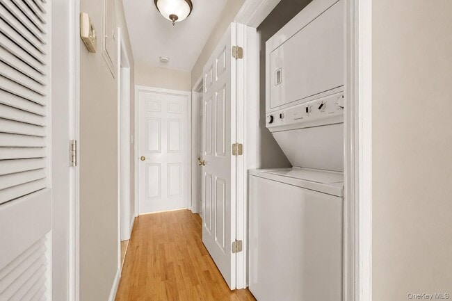 Building Photo - 6 Pell Pl
