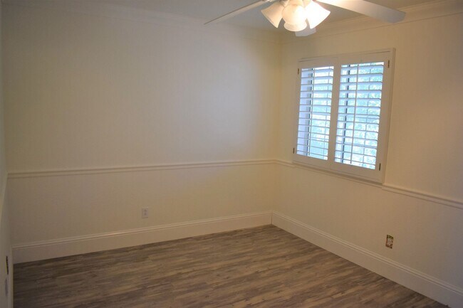 Building Photo - 9456 Cedarview Way
