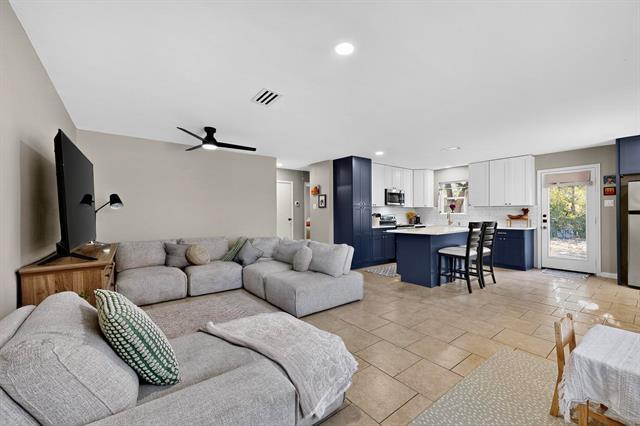 Building Photo - 10018 Olmos Dr