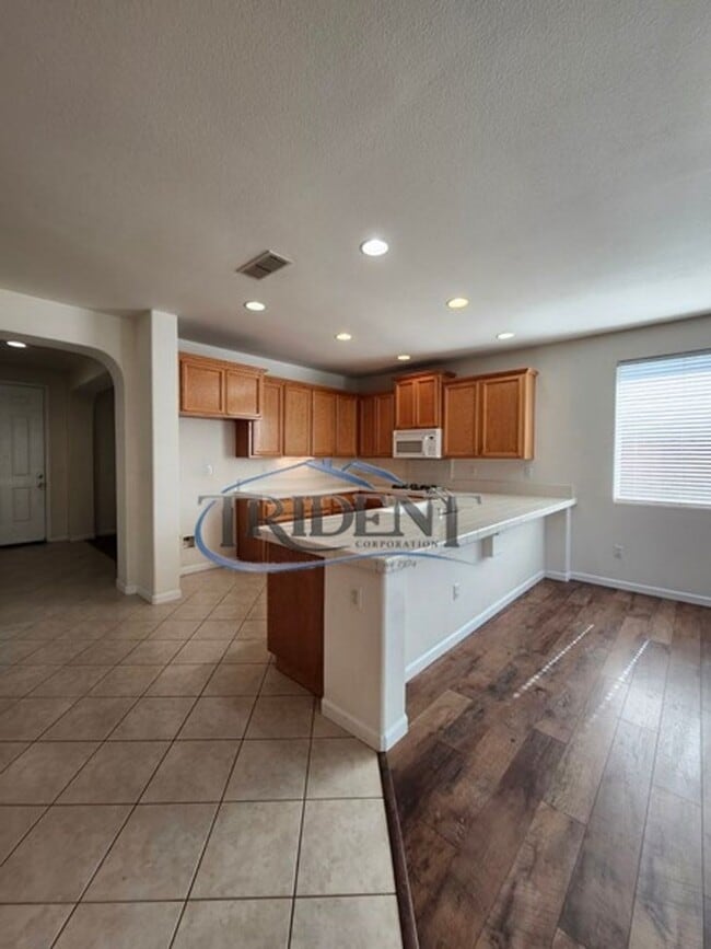 Building Photo - 1038 Zanes Dr