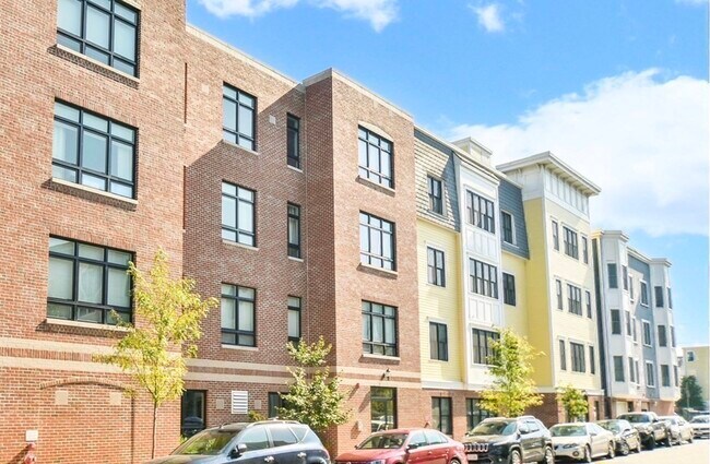 Building Photo - 350 W 2nd St