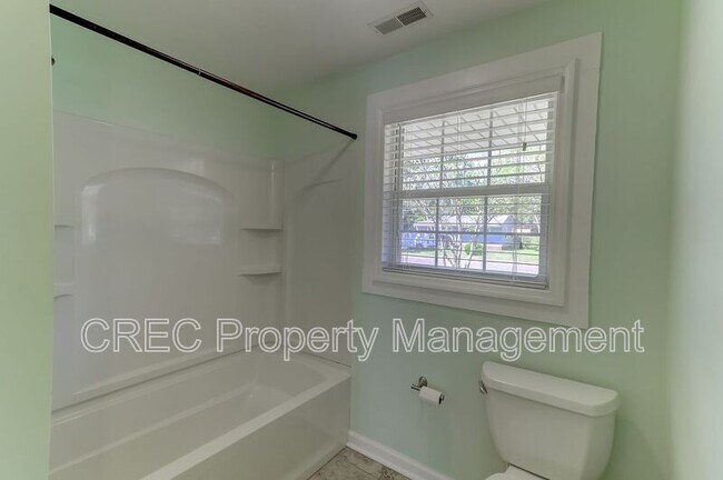 Building Photo - 2401 Eagle Dr