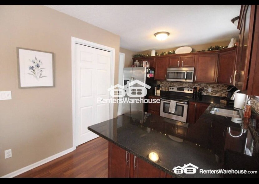 Building Photo - 165 SE Pleasant View Dr