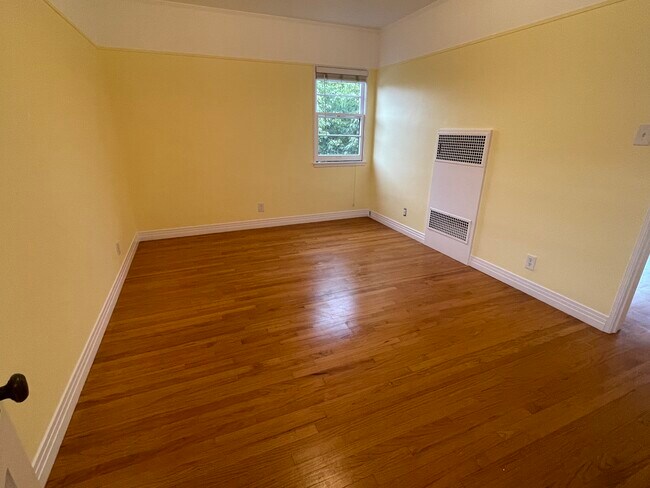 Building Photo - 1605 California Ave