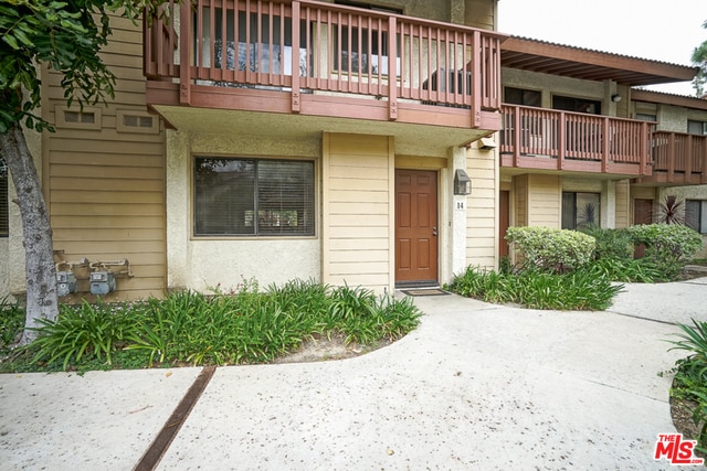 Building Photo - 5760 Owensmouth Ave