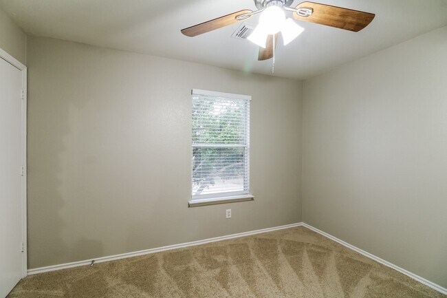 Building Photo - 439 Remington Park Ct