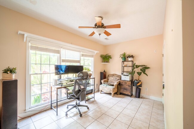 Building Photo - 35 Bridle Ct