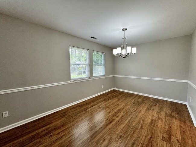 Building Photo - READY 05-15-25!! Ranch Home w/2-Car Garage...