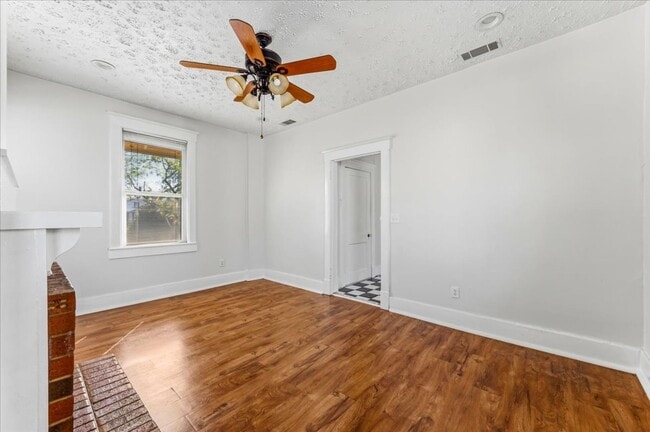 Building Photo - Cozy 1-Bedroom Apartment in Midtown – $1,300/month