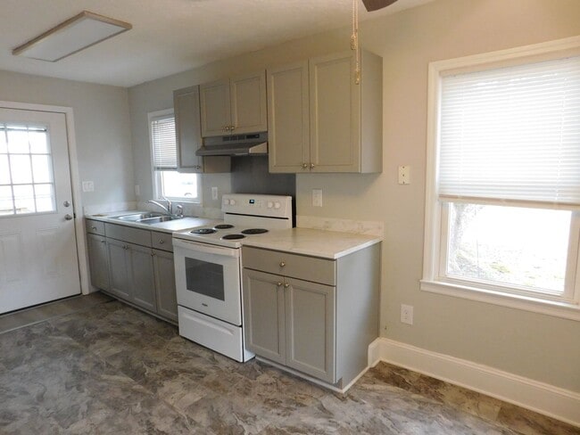 Building Photo - 418 Church Rd