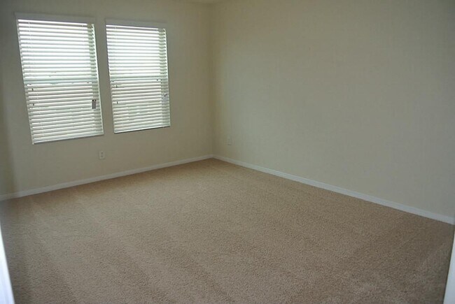 Building Photo - 2619 Skyview Long Dr