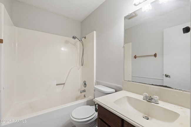 Building Photo - 116 Longfellow Dr