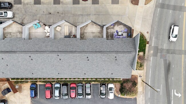 Building Photo - Modern Townhome with Roof Terrace in Dilworth Neighborhood Charlotte NC