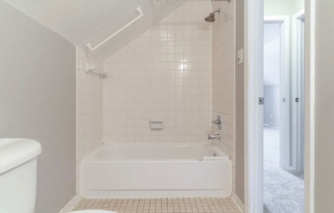 Building Photo - Charming 5 Bedroom/3 Bathroom Home with Large Finished Basement in Catonsville, MD!