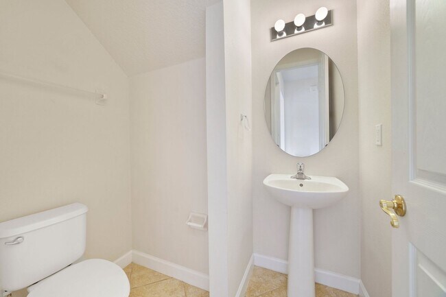 Building Photo - Home with water views in Patriots Landing