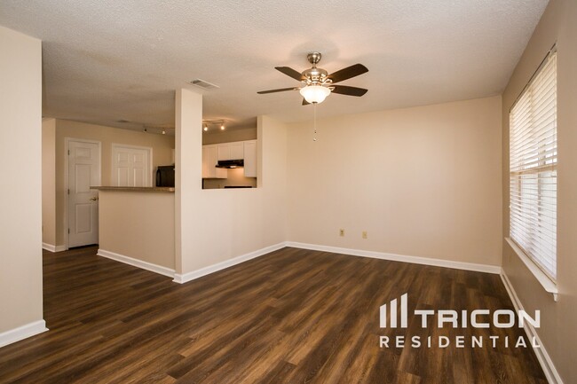 Building Photo - 815 Tramore Dr