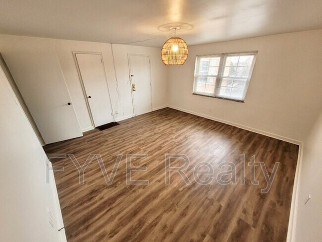 Building Photo - 1060 Sells Ave