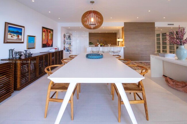 Building Photo - 1800 NE 114th St