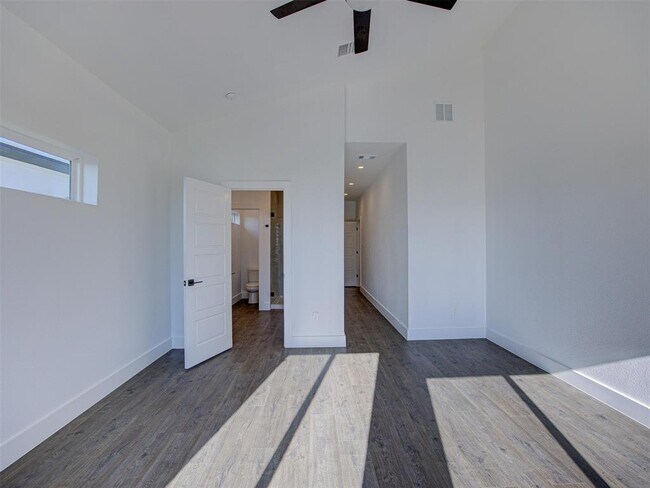 Building Photo - 20507 Bonanza